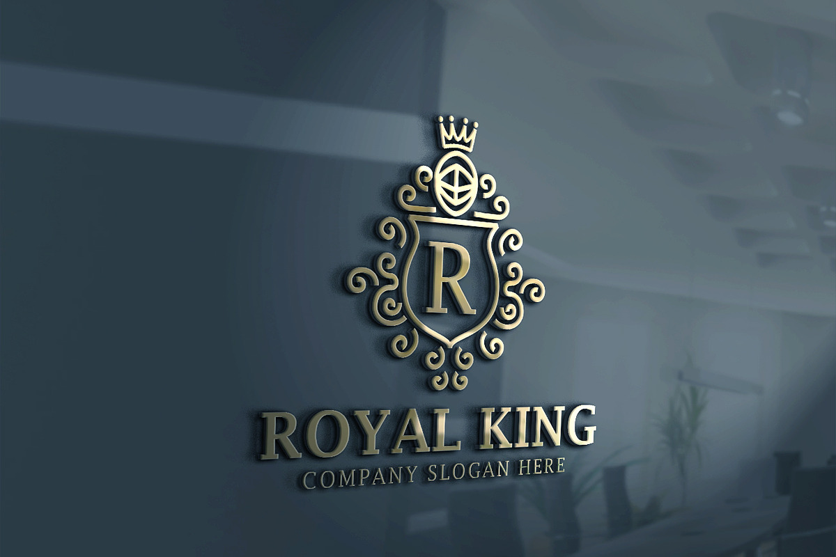 Royal king. Роял Кинг. Логотип Royal King. Royal надпись. Реклама Кинг Роял.