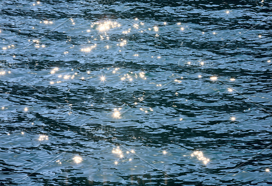 Сверкать на солнце. Блики на воде. Солнечные блики на воде. Блики солнца на воде. Блики на воде анимация.