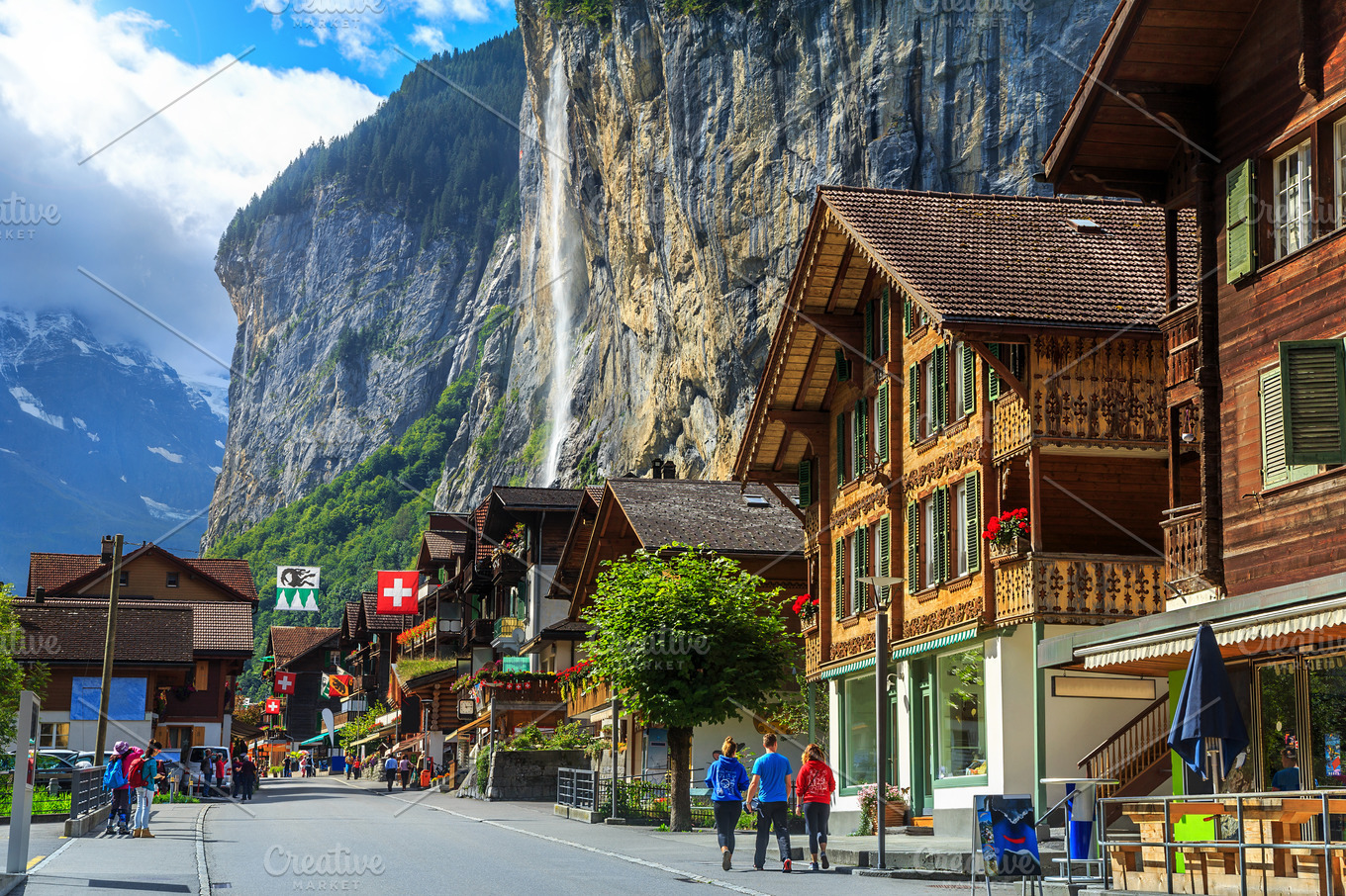 lauterbrunnen-town-and-waterfalls-architecture-stock-photos