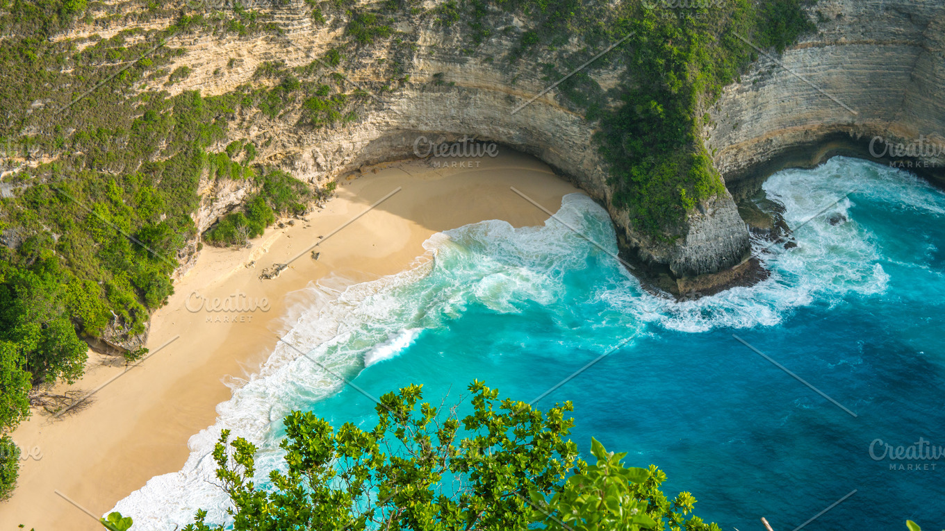 Manta Bay or Kelingking Beach on Nusa Penida  Island  Bali 