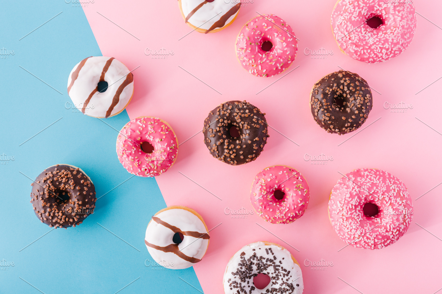 Abstract donuts on multicolored back | High-Quality Food Images