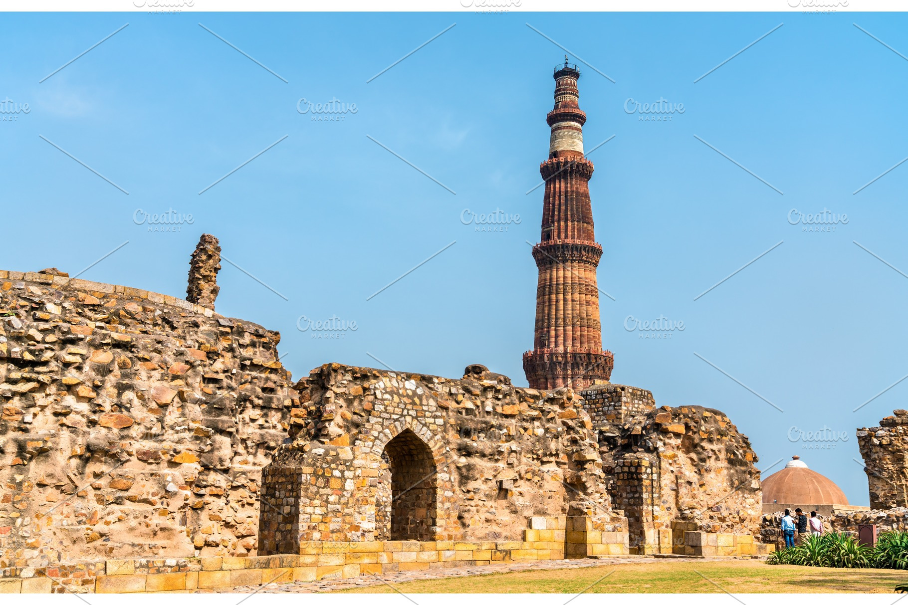 alauddin-khilji-tomb-and-madrasa-at-the-qutb-complex-in-delhi-india