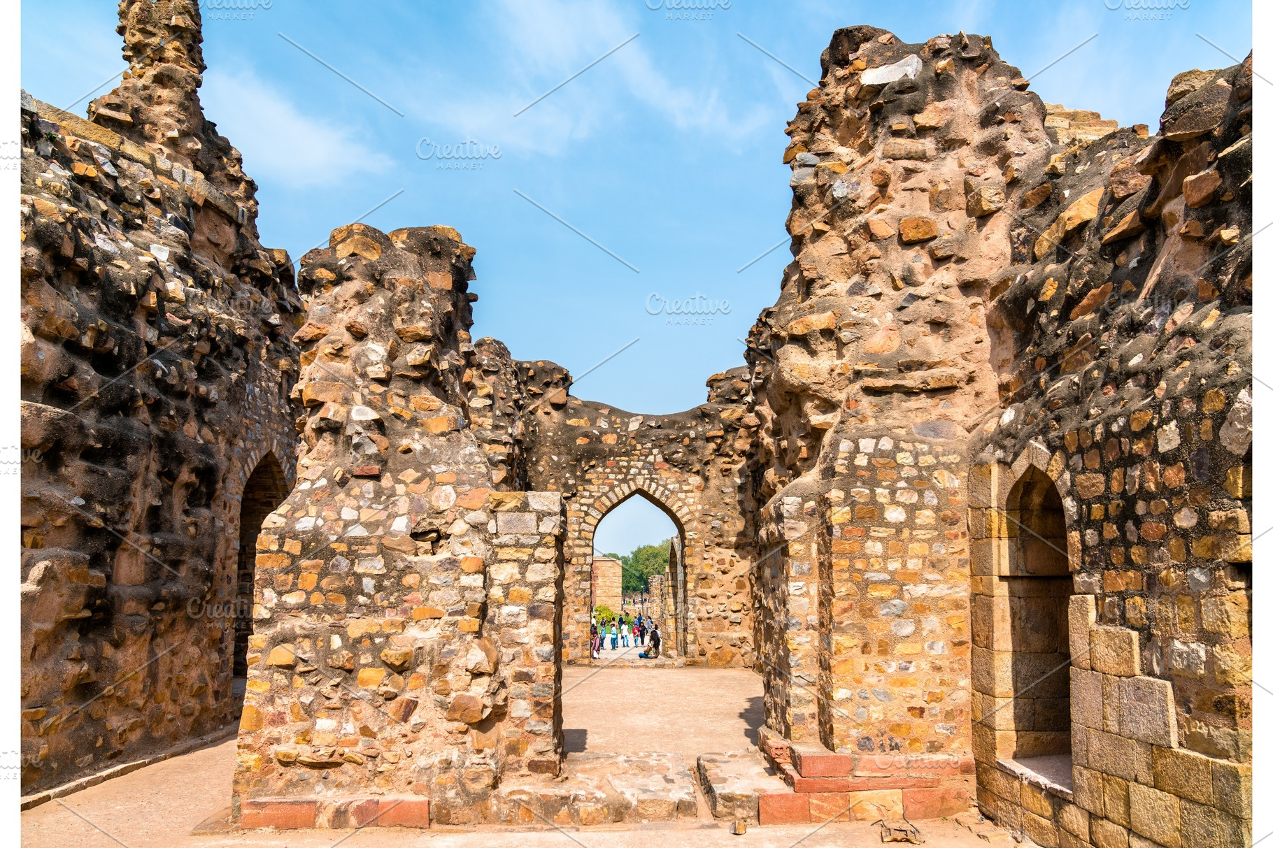 alauddin-khilji-tomb-and-madrasa-at-the-qutb-complex-in-delhi-india