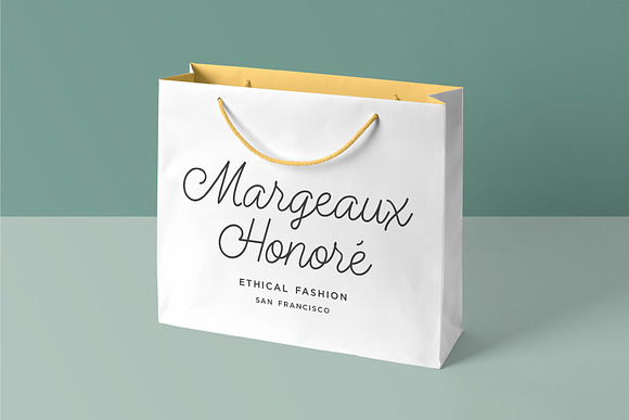 Honeydew Monoline Cursive Font